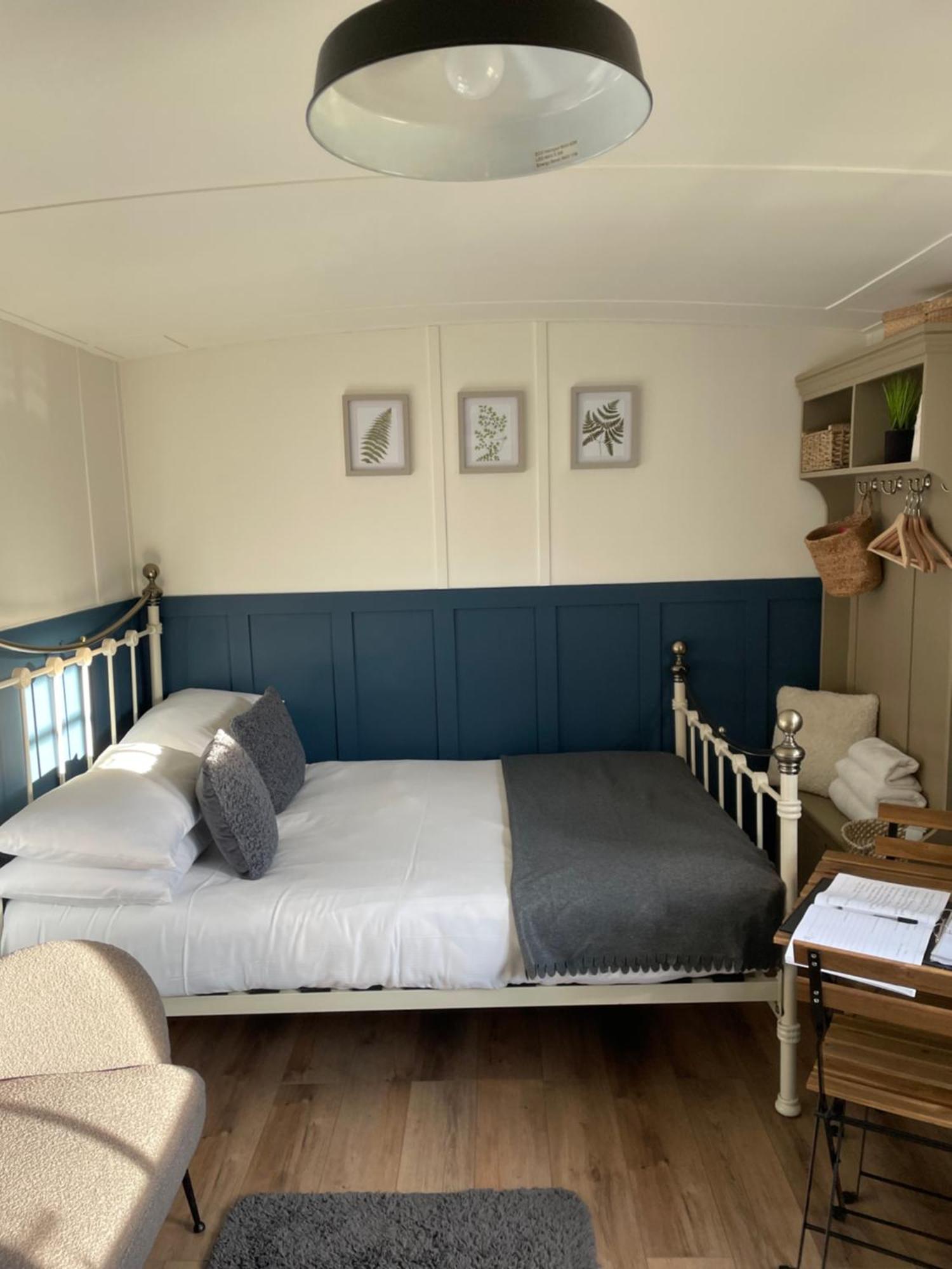 Rosemary Shepherds Hut, Clay Bank Huts Ingleby Greenhow Екстер'єр фото