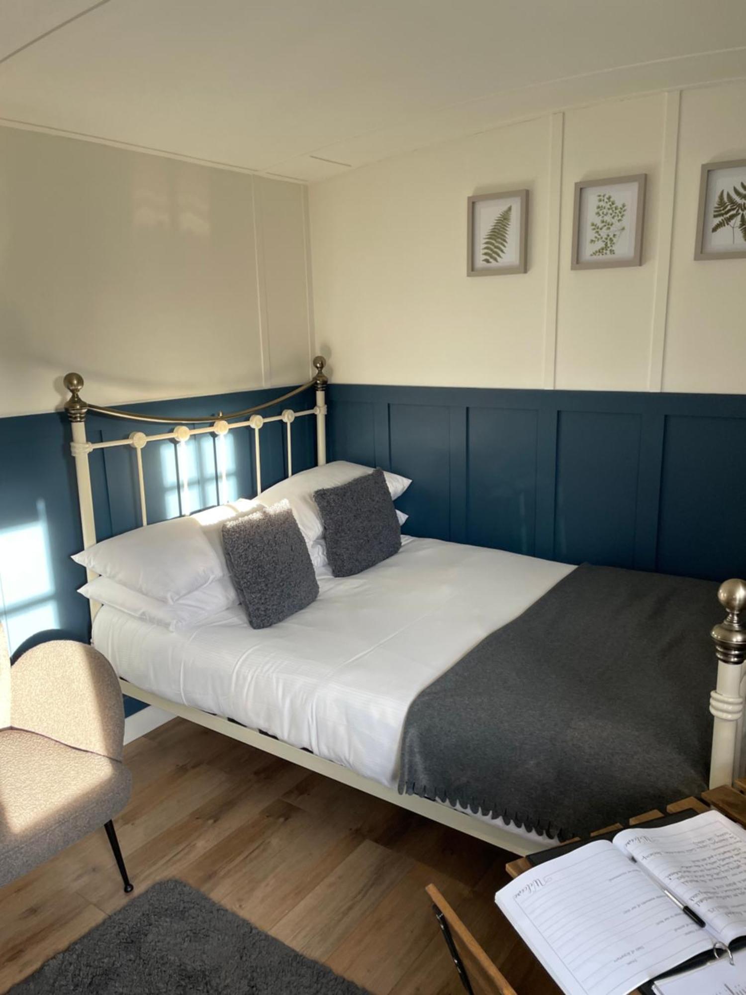 Rosemary Shepherds Hut, Clay Bank Huts Ingleby Greenhow Екстер'єр фото