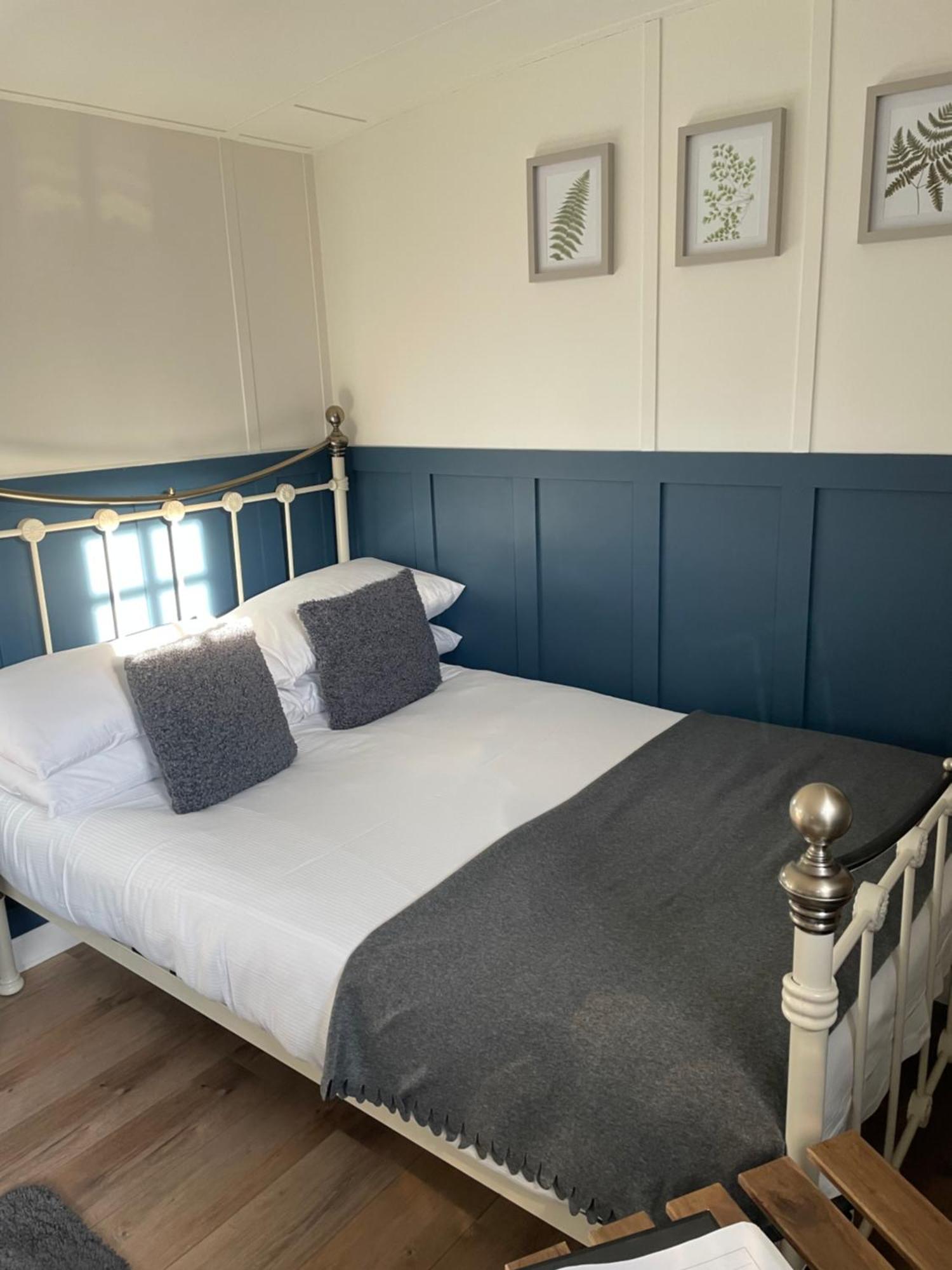 Rosemary Shepherds Hut, Clay Bank Huts Ingleby Greenhow Екстер'єр фото